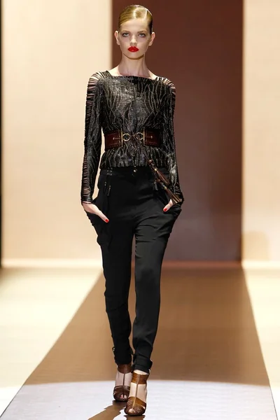 Look 30